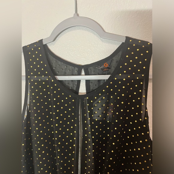 3/$15 Guess Sheer Cut Out Top - Picture 10 of 10